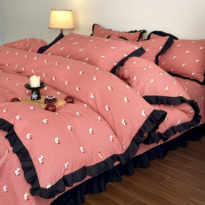 91家纺网 家纺一手货源 找家纺 同田家纺 2026新款云感双层纱花边床盖四件套 床盖-小萌马