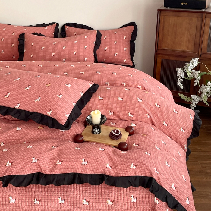 91家纺网 家纺一手货源 找家纺 同田家纺 2026新款云感双层纱花边床盖四件套 床盖-小萌马