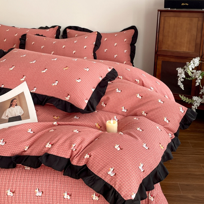 91家纺网 家纺一手货源 找家纺 同田家纺 2026新款云感双层纱花边床盖四件套 床盖-小萌马