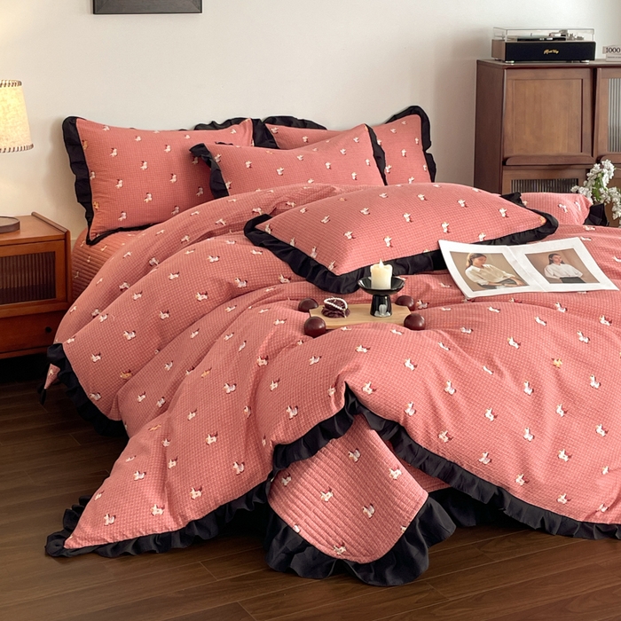 91家纺网 家纺一手货源 找家纺 同田家纺 2026新款云感双层纱花边床盖四件套 床盖-小萌马