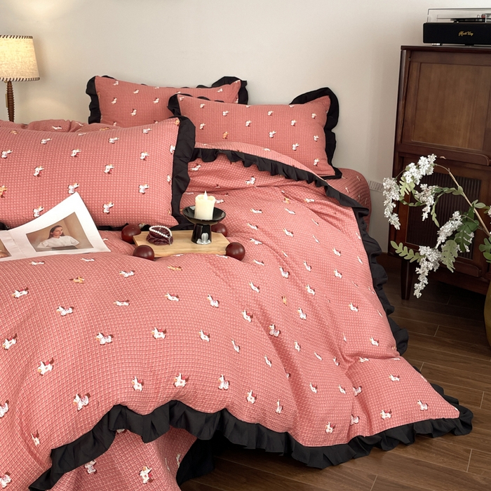 91家纺网 家纺一手货源 找家纺 同田家纺 2026新款云感双层纱花边床盖四件套 床盖-小萌马