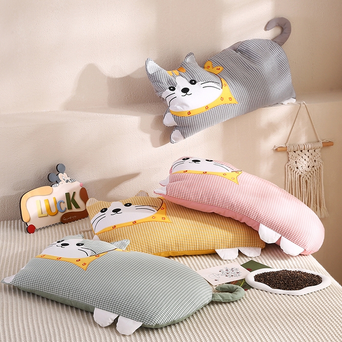 91家纺网 家纺一手货源 找家纺 （总）蔻眠 泡芙猫-全棉双层纱刺绣荞麦护颈枕头儿童卡通枕芯
