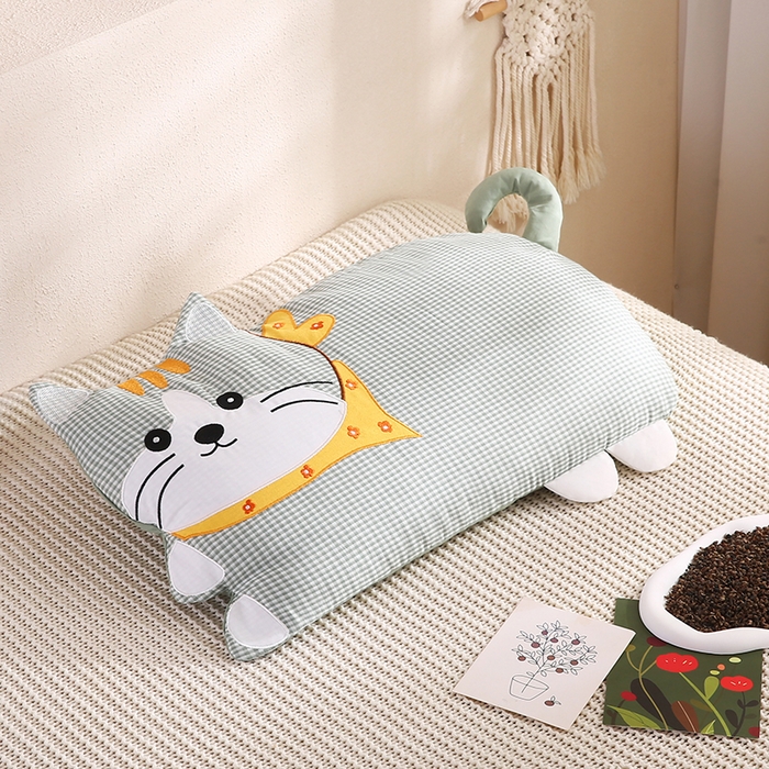 91家纺网 家纺一手货源 找家纺 蔻眠 泡芙猫-全棉双层纱刺绣荞麦护颈枕头儿童卡通枕芯 泡芙猫-绿