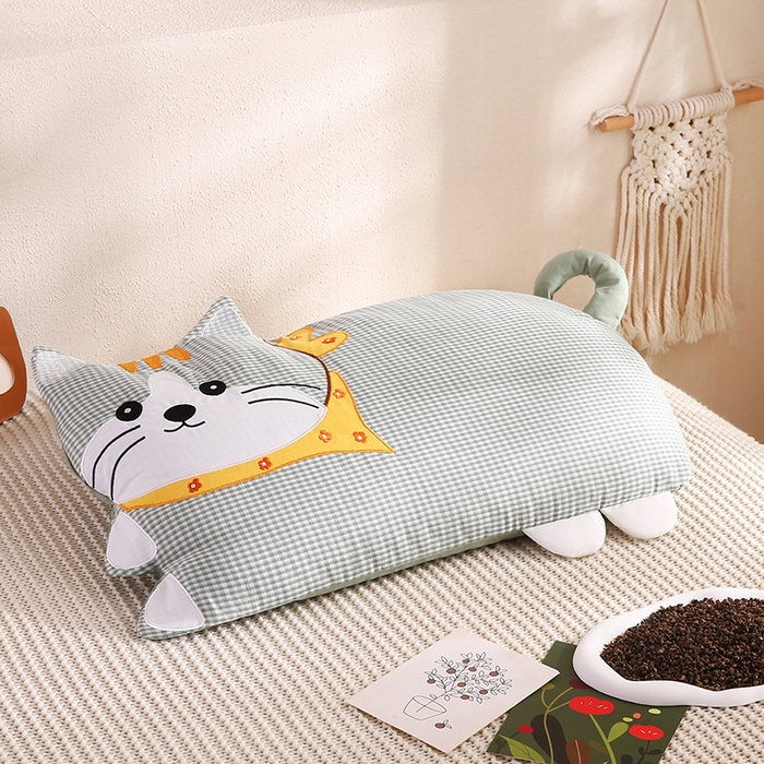91家纺网 家纺一手货源 找家纺 蔻眠 泡芙猫-全棉双层纱刺绣荞麦护颈枕头儿童卡通枕芯 泡芙猫-绿