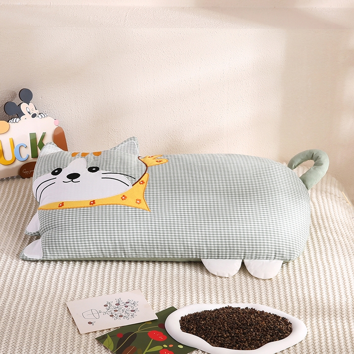 91家纺网 家纺一手货源 找家纺 蔻眠 泡芙猫-全棉双层纱刺绣荞麦护颈枕头儿童卡通枕芯 泡芙猫-绿