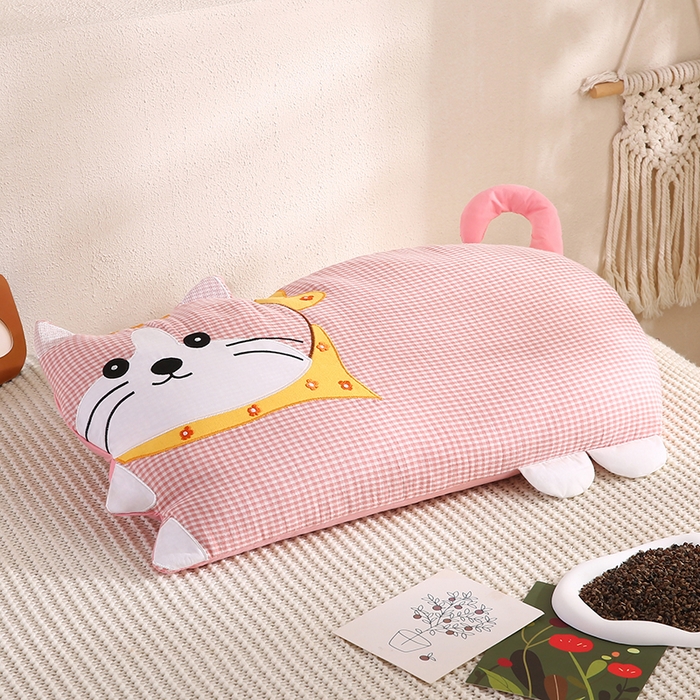 91家纺网 家纺一手货源 找家纺 蔻眠 泡芙猫-全棉双层纱刺绣荞麦护颈枕头儿童卡通枕芯 泡芙猫-粉