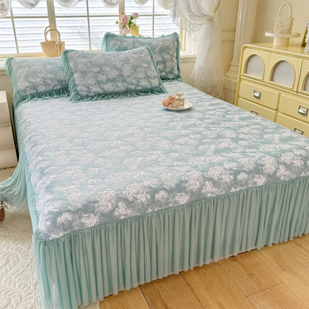 91家纺网 家纺一手货源 找家纺 （总）绒棉世家 2026新款高克重PE聚乙中分子提花刺绣法式花边凉感软席