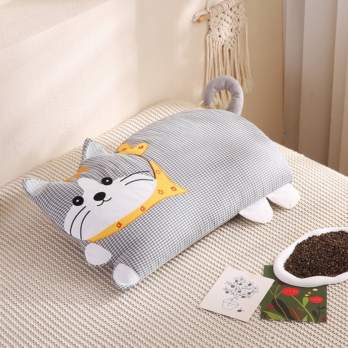 91家纺网 家纺一手货源 找家纺 蔻眠 泡芙猫-全棉双层纱刺绣荞麦护颈枕头儿童卡通枕芯 泡芙猫-灰