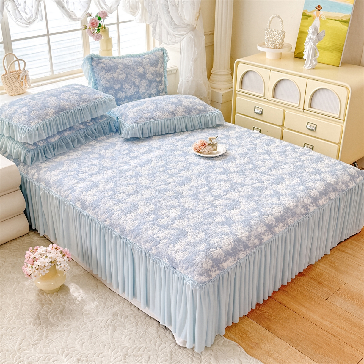 91家纺网 家纺一手货源 找家纺 绒棉世家 2026新款高克重PE聚乙中分子提花刺绣法式花边凉感软席 雾花-天蓝