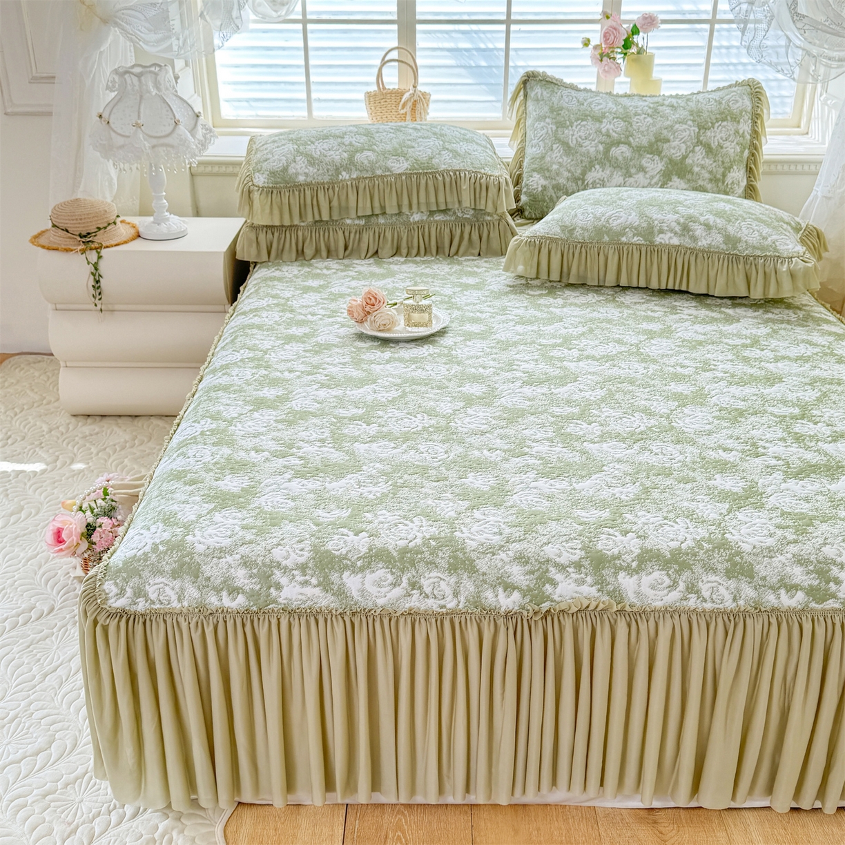 91家纺网 家纺一手货源 找家纺 绒棉世家 2026新款高克重PE聚乙中分子提花刺绣法式花边凉感软席 雾花-深绿