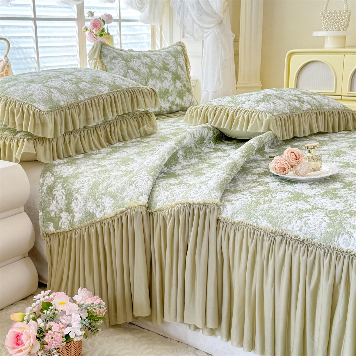 91家纺网 家纺一手货源 找家纺 绒棉世家 2026新款高克重PE聚乙中分子提花刺绣法式花边凉感软席 雾花-深绿