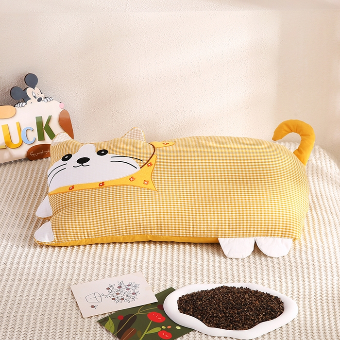 91家纺网 家纺一手货源 找家纺 蔻眠 泡芙猫-全棉双层纱刺绣荞麦护颈枕头儿童卡通枕芯 泡芙猫-黄