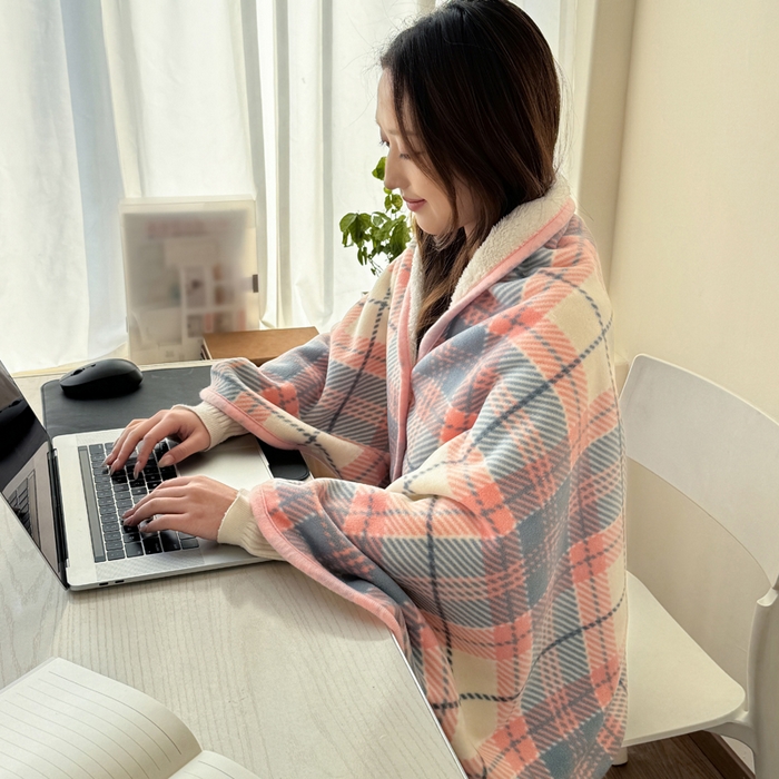 91家纺网 家纺一手货源 找家纺 （总）丹本家纺 2026新款跨境电商爆款多功能办公室午休毯礼品毯可穿披肩盖毯毛毯毯子