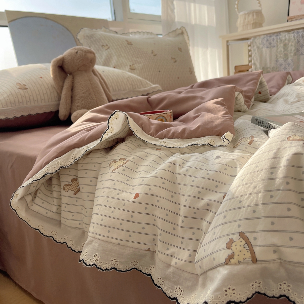 91家纺网 家纺一手货源 找家纺 宝士康家纺 2026新款10A抗菌全棉黑色花边云朵棉单夏被/夏被四件套 云朵棉-爱心马