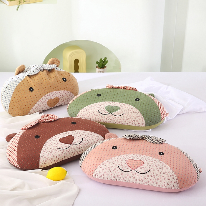 91家纺网 家纺一手货源 找家纺 蔻眠 米洛熊-全棉刺绣卡通荞麦护颈枕头儿童学生荞麦枕芯 主图