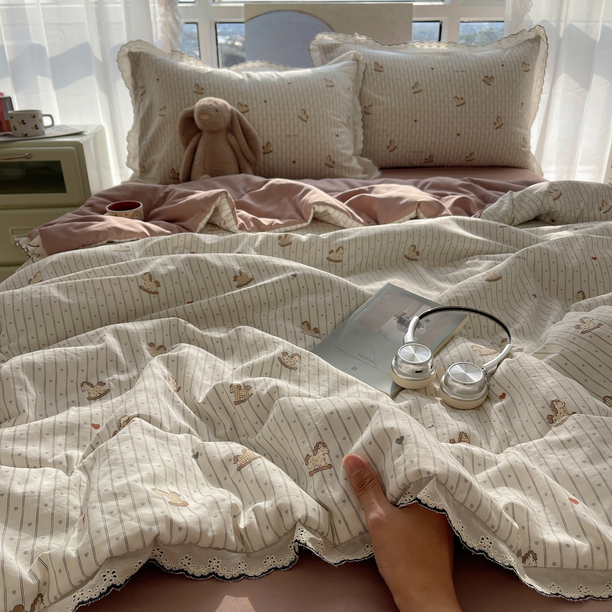 91家纺网 家纺一手货源 找家纺 宝士康家纺 2026新款10A抗菌全棉黑色花边云朵棉单夏被/夏被四件套 云朵棉-爱心马