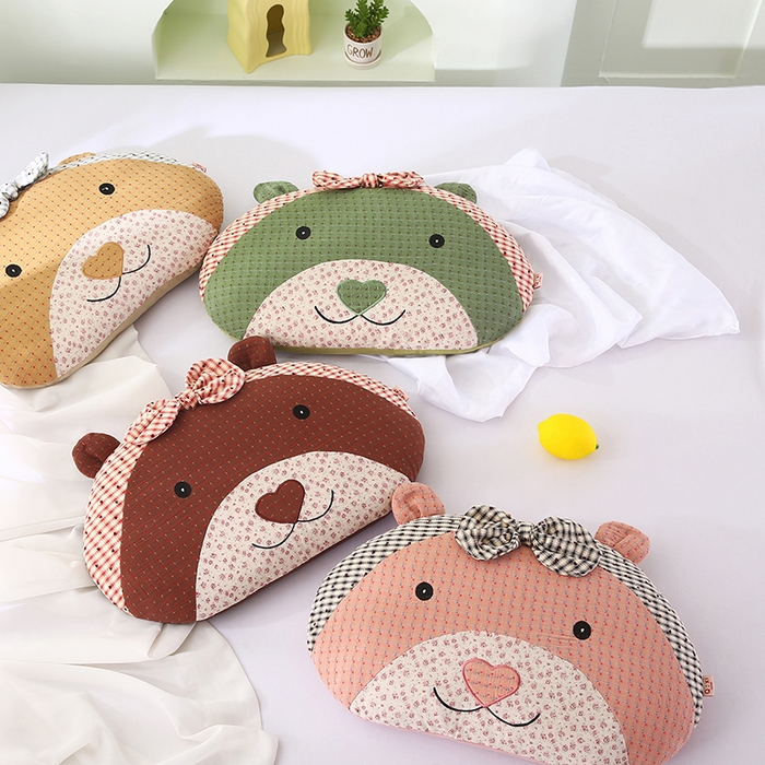 91家纺网 家纺一手货源 找家纺 蔻眠 米洛熊-全棉刺绣卡通荞麦护颈枕头儿童学生荞麦枕芯 主图