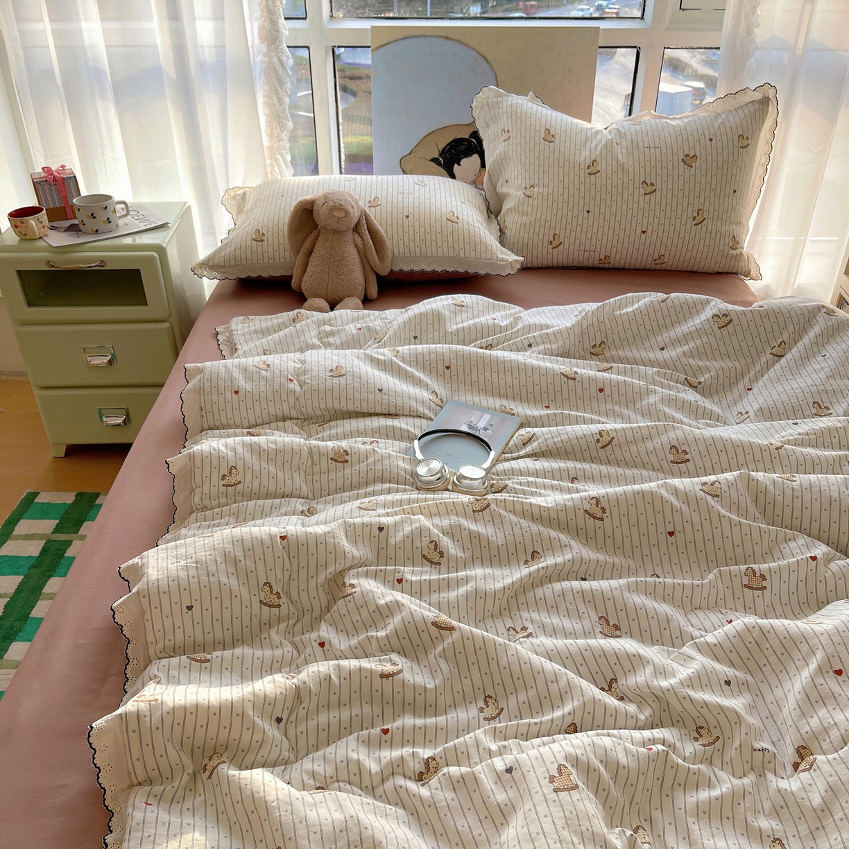 91家纺网 家纺一手货源 找家纺 宝士康家纺 2026新款10A抗菌全棉黑色花边云朵棉单夏被/夏被四件套 云朵棉-爱心马