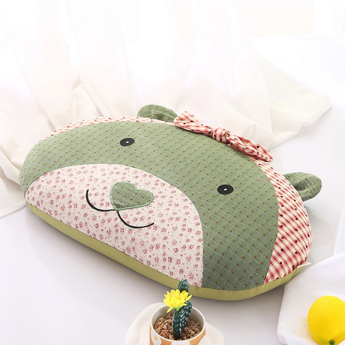91家纺网 家纺一手货源 找家纺 蔻眠 米洛熊-全棉刺绣卡通荞麦护颈枕头儿童学生荞麦枕芯 米洛熊-绿色