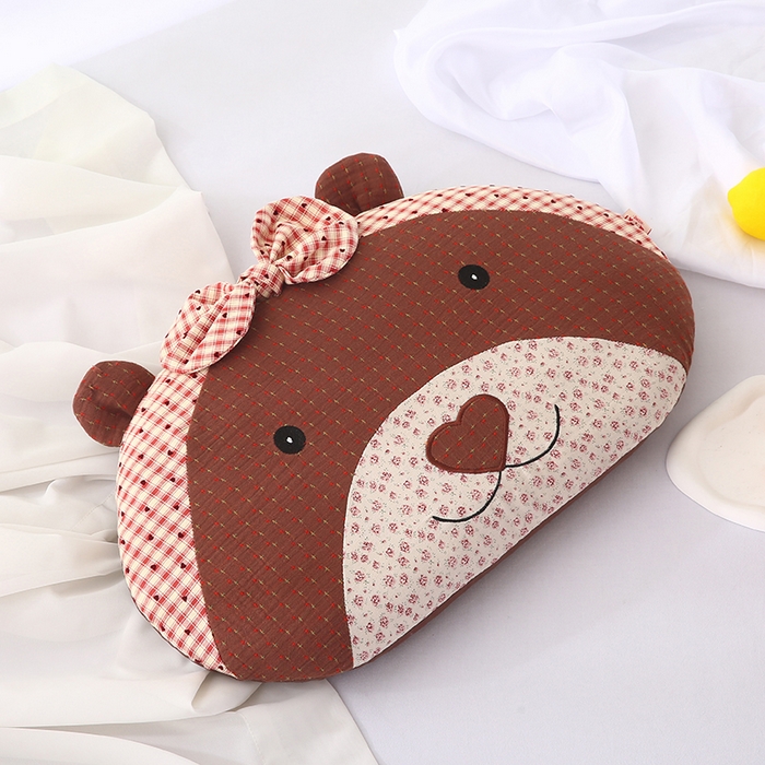 91家纺网 家纺一手货源 找家纺 蔻眠 米洛熊-全棉刺绣卡通荞麦护颈枕头儿童学生荞麦枕芯 米洛熊-咖色