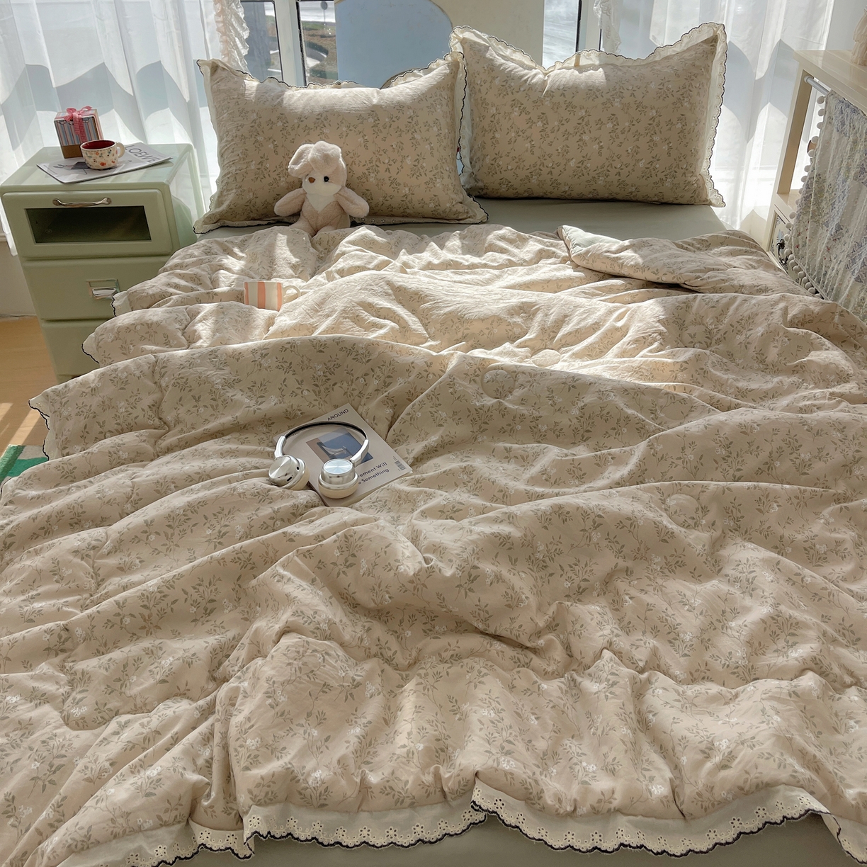 91家纺网 家纺一手货源 找家纺 宝士康家纺 2026新款10A抗菌全棉黑色花边云朵棉单夏被/夏被四件套 云朵棉-茶花绘