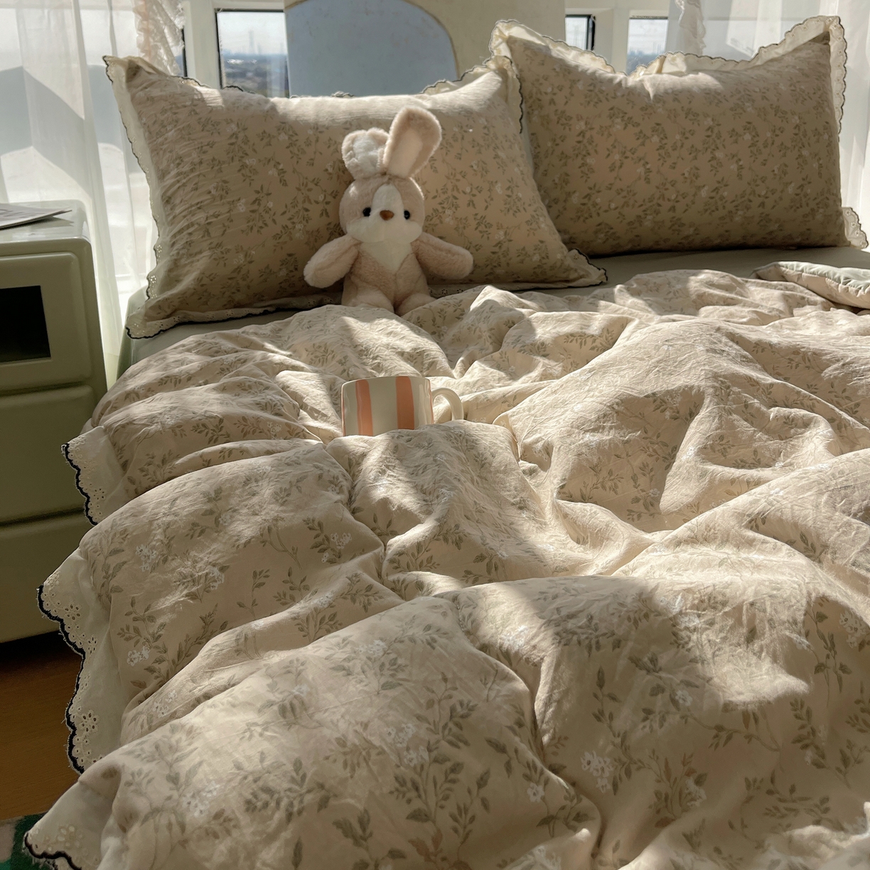 91家纺网 家纺一手货源 找家纺 宝士康家纺 2026新款10A抗菌全棉黑色花边云朵棉单夏被/夏被四件套 云朵棉-茶花绘