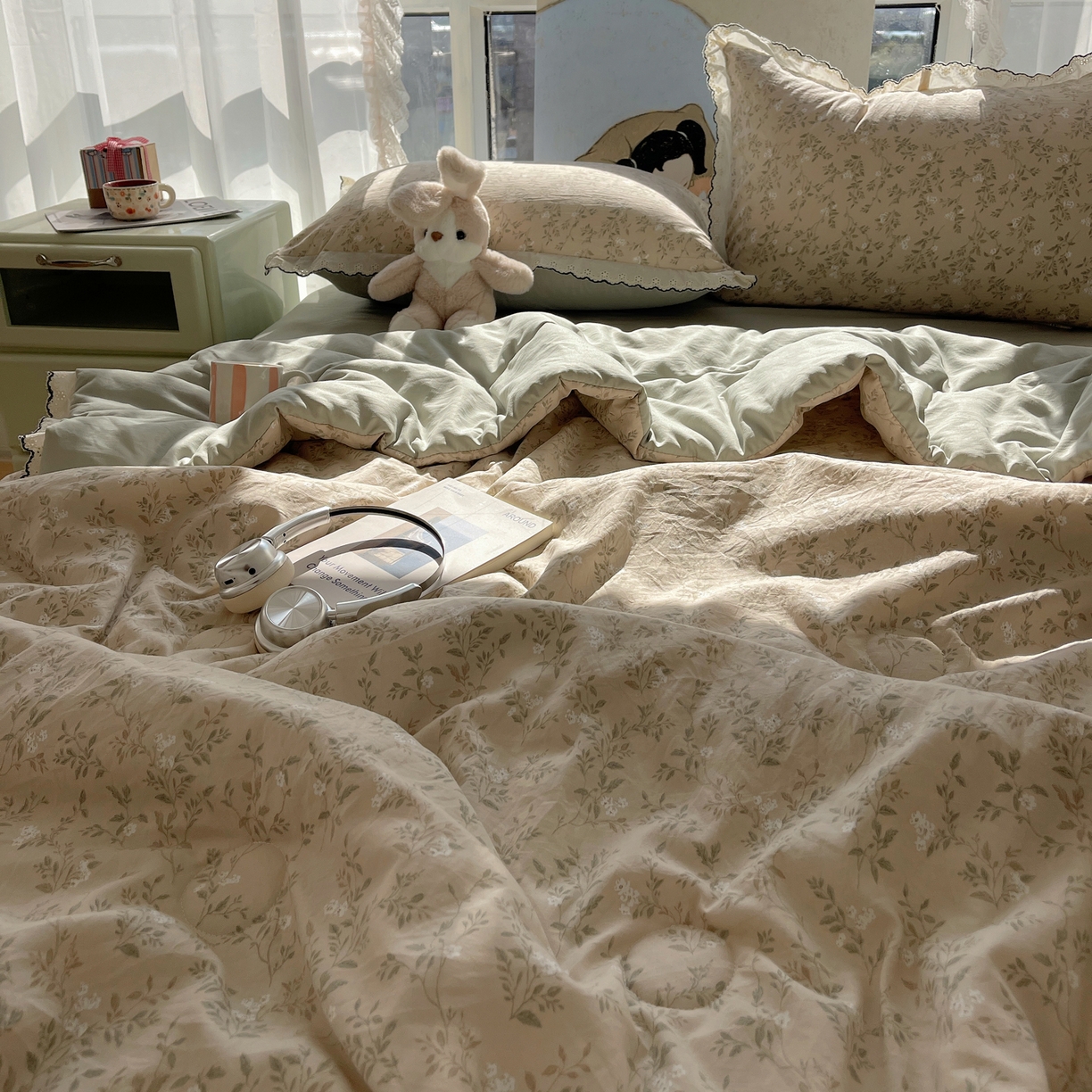 91家纺网 家纺一手货源 找家纺 宝士康家纺 2026新款10A抗菌全棉黑色花边云朵棉单夏被/夏被四件套 云朵棉-茶花绘