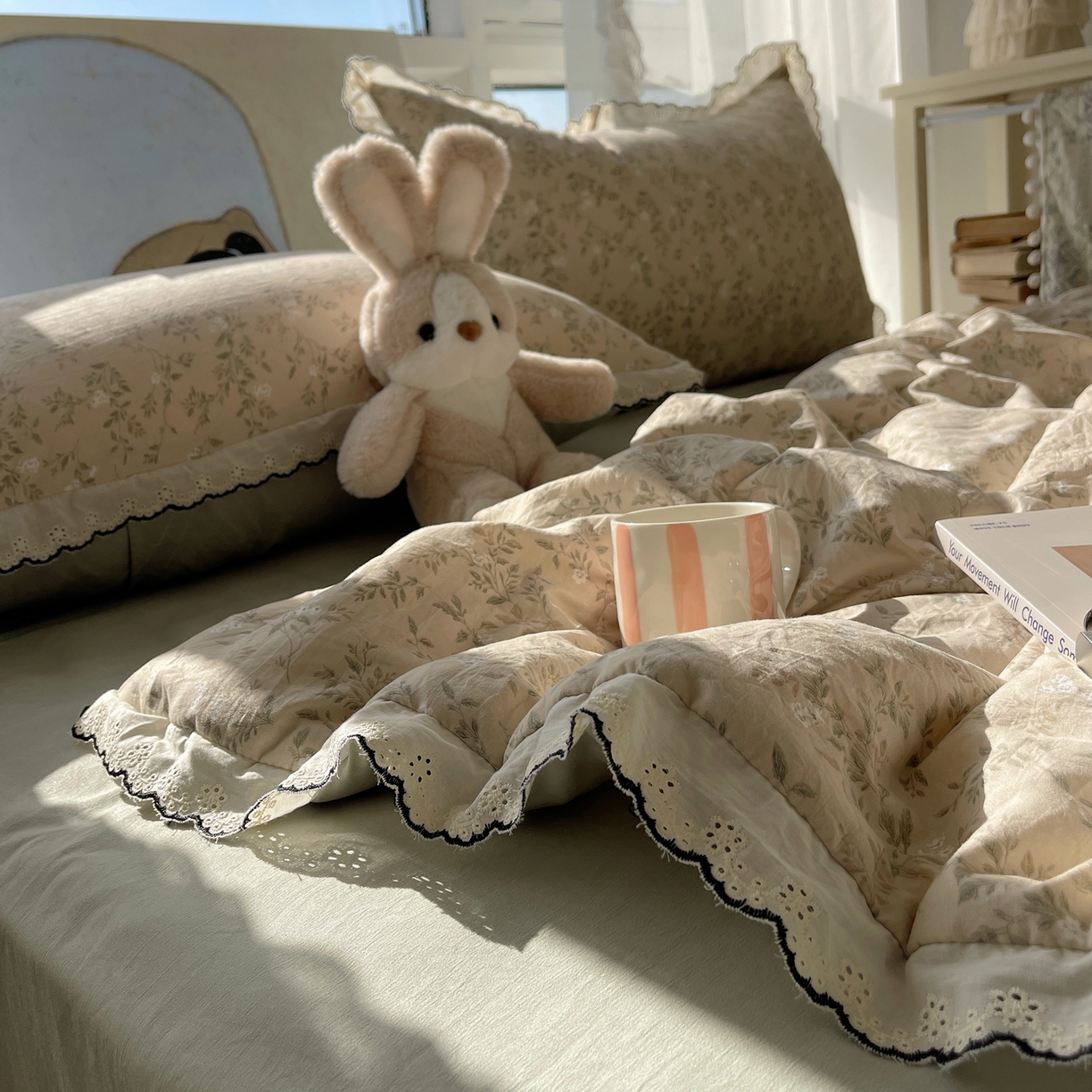 91家纺网 家纺一手货源 找家纺 宝士康家纺 2026新款10A抗菌全棉黑色花边云朵棉单夏被/夏被四件套 云朵棉-茶花绘