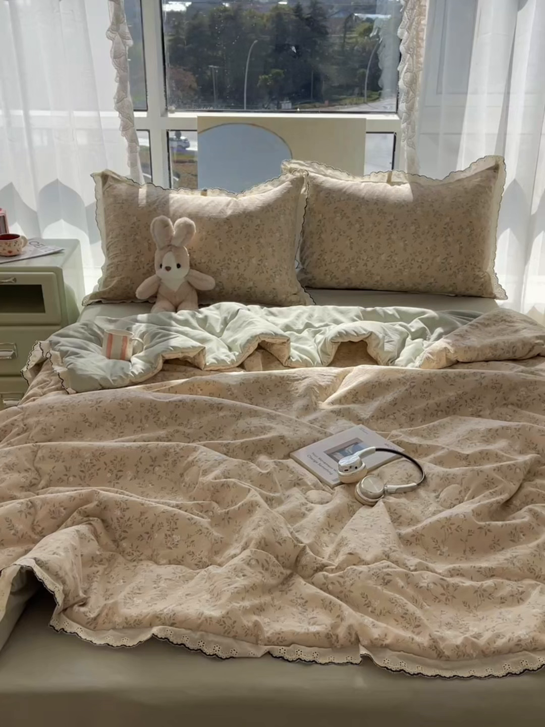 91家纺网 家纺一手货源 找家纺 宝士康家纺 2026新款10A抗菌全棉黑色花边云朵棉单夏被/夏被四件套 云朵棉-茶花绘