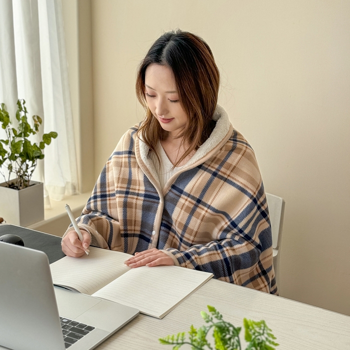 91家纺网 家纺一手货源 找家纺 丹本家纺 2026新款跨境电商爆款多功能办公室午休毯礼品毯可穿披肩盖毯毛毯毯子 蓝咖