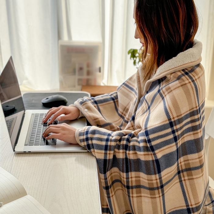 91家纺网 家纺一手货源 找家纺 丹本家纺 2026新款跨境电商爆款多功能办公室午休毯礼品毯可穿披肩盖毯毛毯毯子 蓝咖