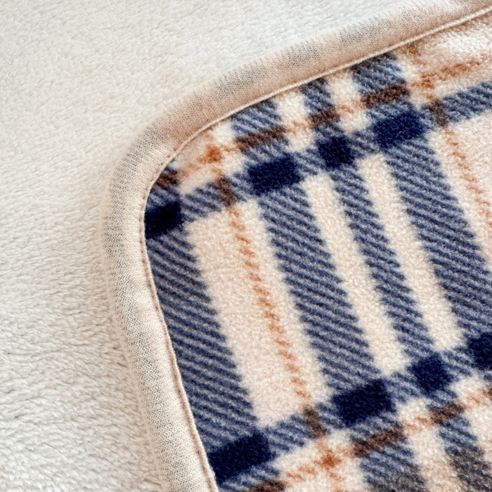 91家纺网 家纺一手货源 找家纺 丹本家纺 2026新款跨境电商爆款多功能办公室午休毯礼品毯可穿披肩盖毯毛毯毯子 蓝咖