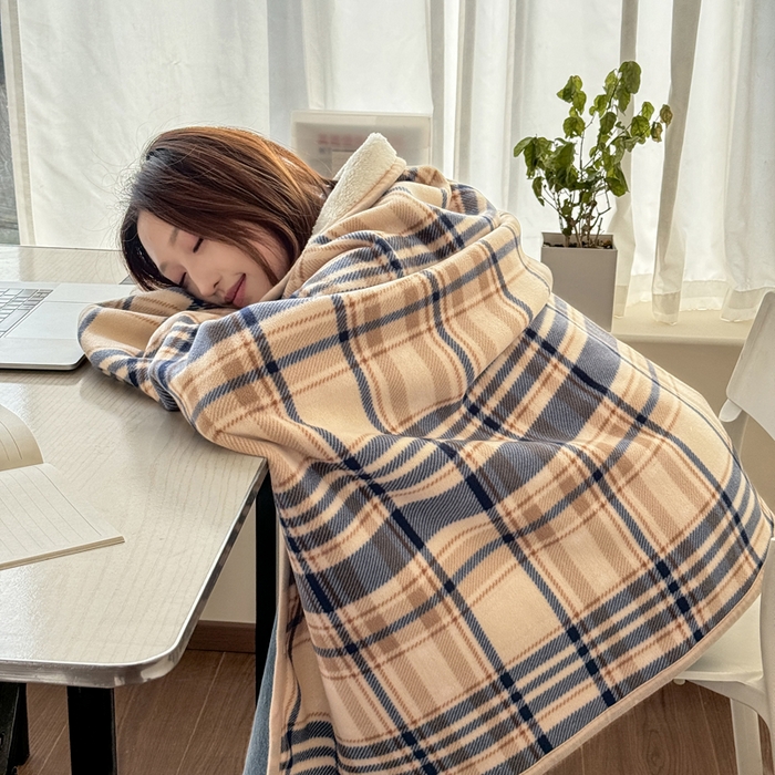 91家纺网 家纺一手货源 找家纺 丹本家纺 2026新款跨境电商爆款多功能办公室午休毯礼品毯可穿披肩盖毯毛毯毯子 蓝咖