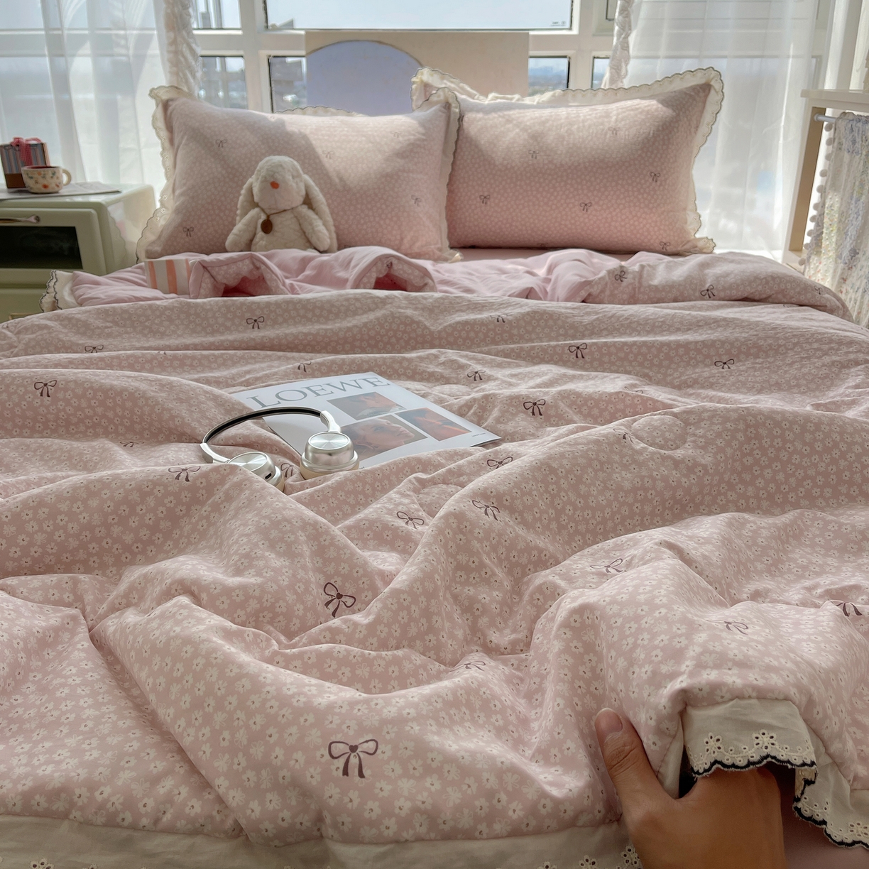 91家纺网 家纺一手货源 找家纺 宝士康家纺 2026新款10A抗菌全棉黑色花边云朵棉单夏被/夏被四件套 云朵棉-粉樱蝴蝶结