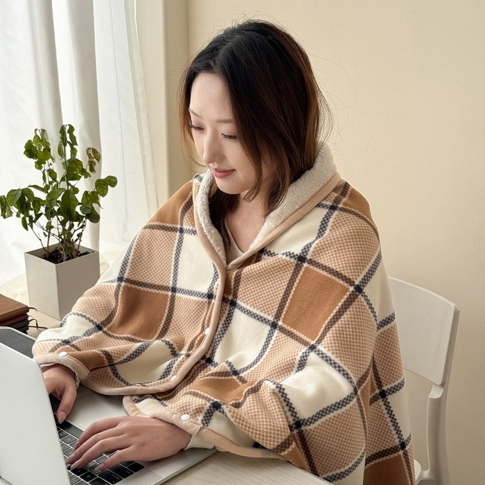 91家纺网 家纺一手货源 找家纺 丹本家纺 2026新款跨境电商爆款多功能办公室午休毯礼品毯可穿披肩盖毯毛毯毯子 奶咖