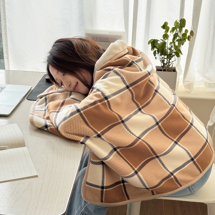 91家纺网 家纺一手货源 找家纺 丹本家纺 2026新款跨境电商爆款多功能办公室午休毯礼品毯可穿披肩盖毯毛毯毯子 奶咖