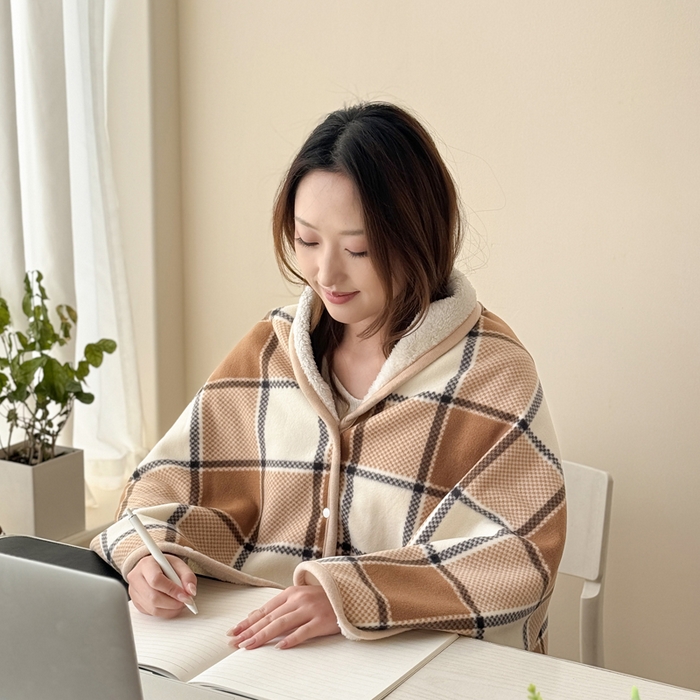 91家纺网 家纺一手货源 找家纺 丹本家纺 2026新款跨境电商爆款多功能办公室午休毯礼品毯可穿披肩盖毯毛毯毯子 奶咖