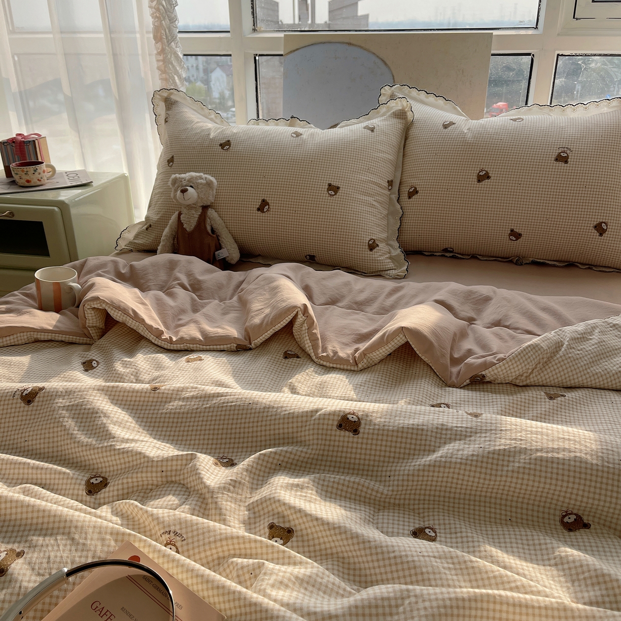 91家纺网 家纺一手货源 找家纺 宝士康家纺 2026新款10A抗菌全棉黑色花边云朵棉单夏被/夏被四件套 云朵棉-格纹小熊