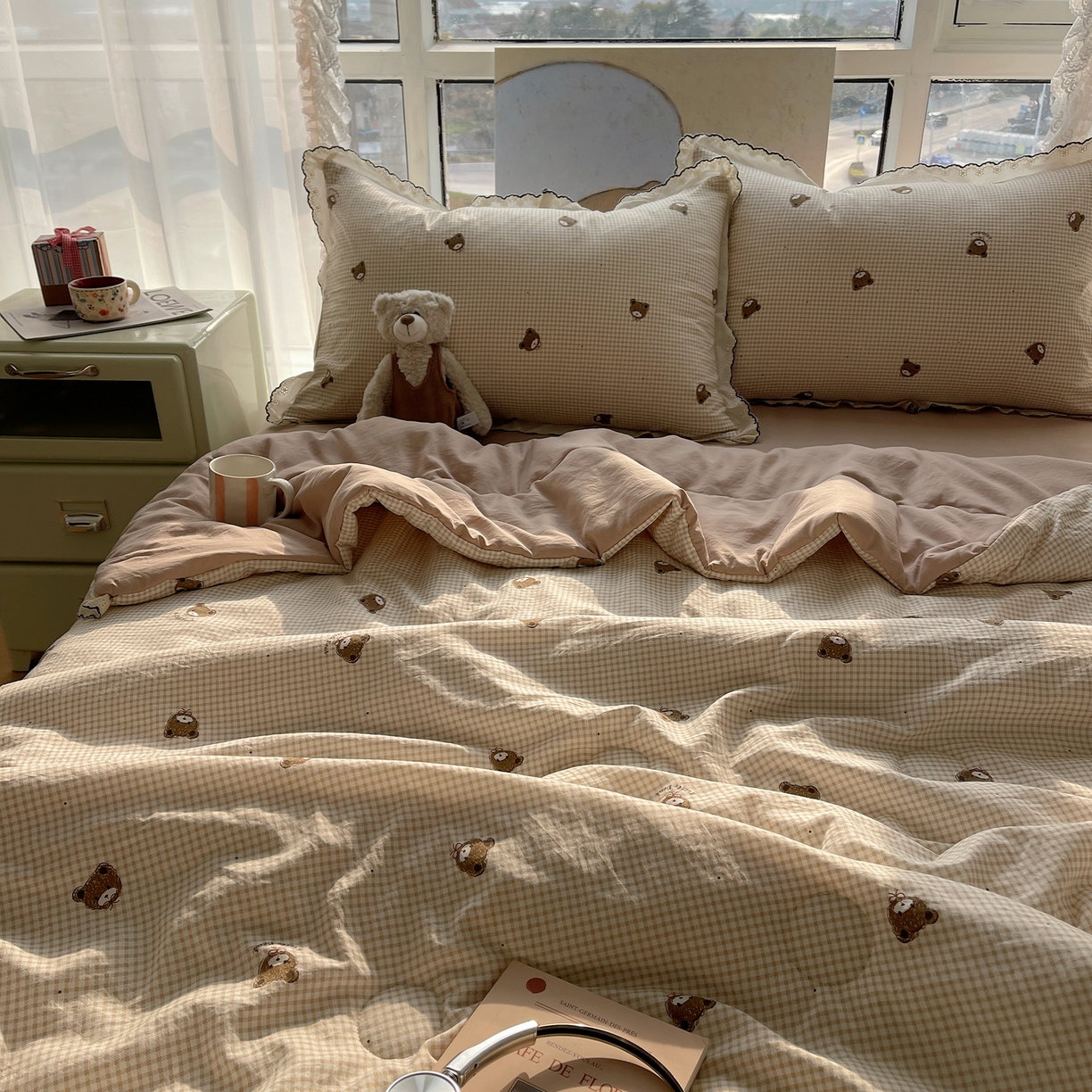 91家纺网 家纺一手货源 找家纺 宝士康家纺 2026新款10A抗菌全棉黑色花边云朵棉单夏被/夏被四件套 云朵棉-格纹小熊