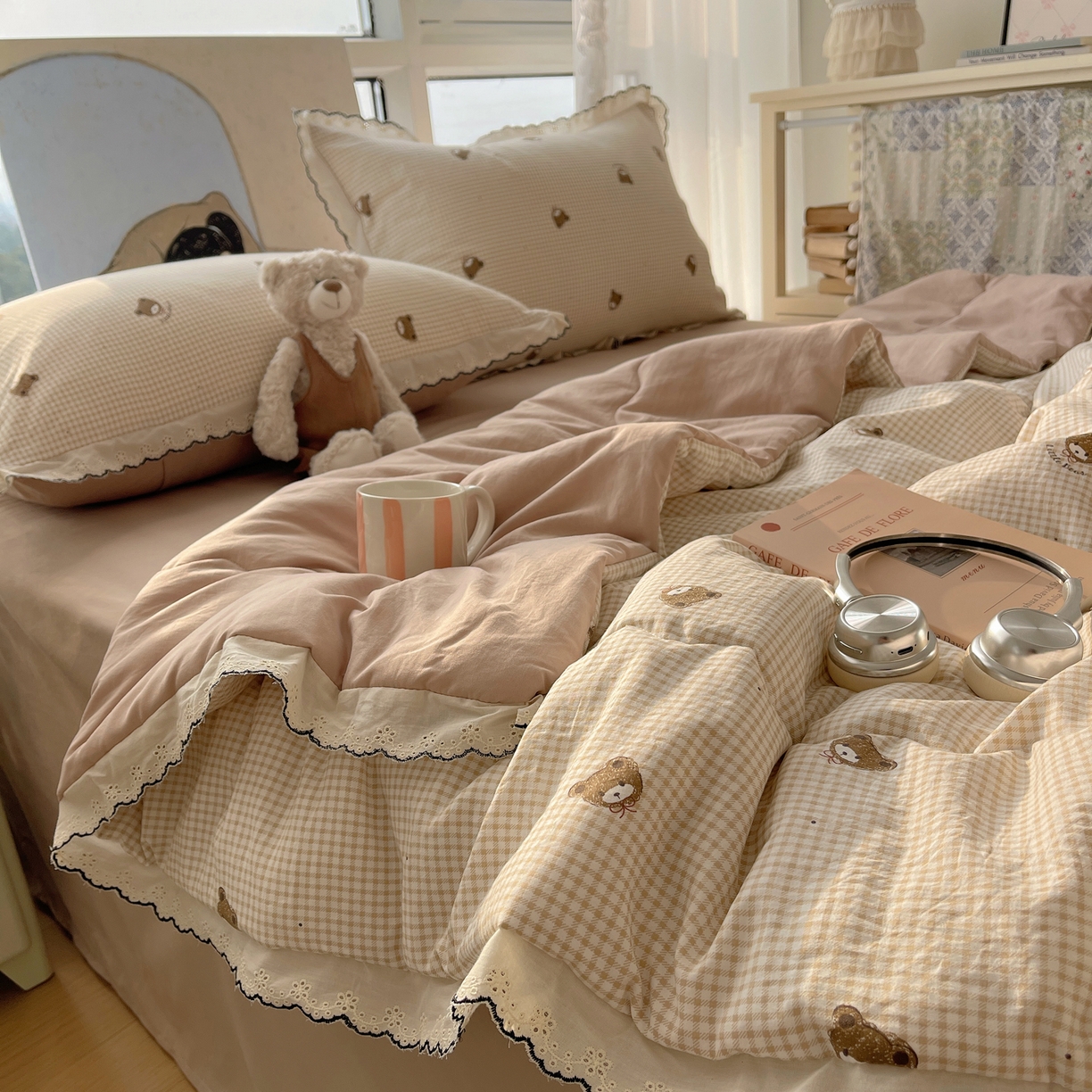 91家纺网 家纺一手货源 找家纺 宝士康家纺 2026新款10A抗菌全棉黑色花边云朵棉单夏被/夏被四件套 云朵棉-格纹小熊