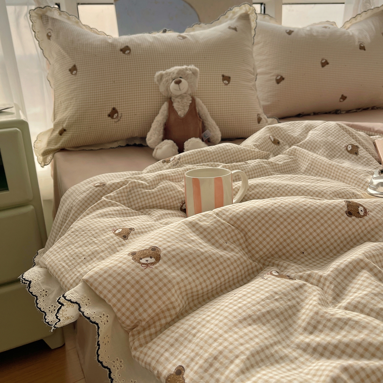 91家纺网 家纺一手货源 找家纺 宝士康家纺 2026新款10A抗菌全棉黑色花边云朵棉单夏被/夏被四件套 云朵棉-格纹小熊