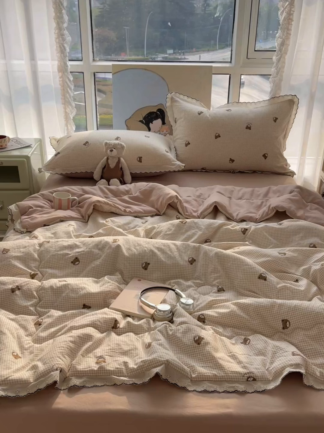 91家纺网 家纺一手货源 找家纺 宝士康家纺 2026新款10A抗菌全棉黑色花边云朵棉单夏被/夏被四件套 云朵棉-格纹小熊