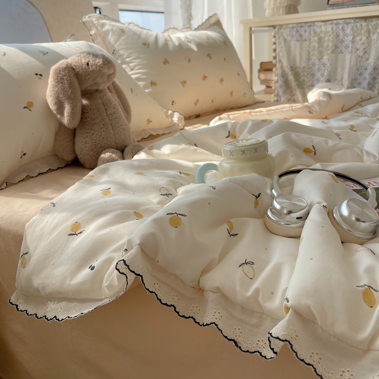 91家纺网 家纺一手货源 找家纺 宝士康家纺 2026新款10A抗菌全棉黑色花边云朵棉单夏被/夏被四件套 云朵棉-禾风果语