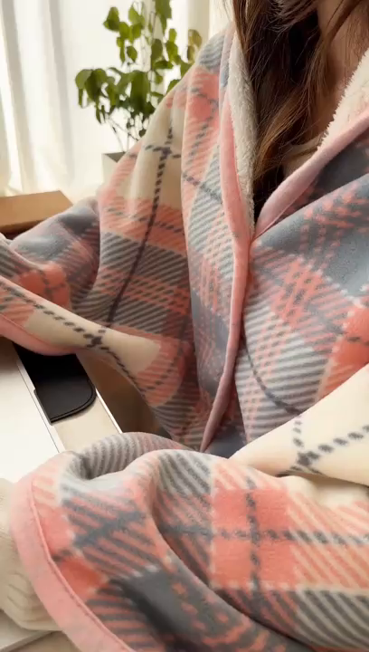 91家纺网 家纺一手货源 找家纺 丹本家纺 2026新款跨境电商爆款多功能办公室午休毯礼品毯可穿披肩盖毯毛毯毯子 粉蓝