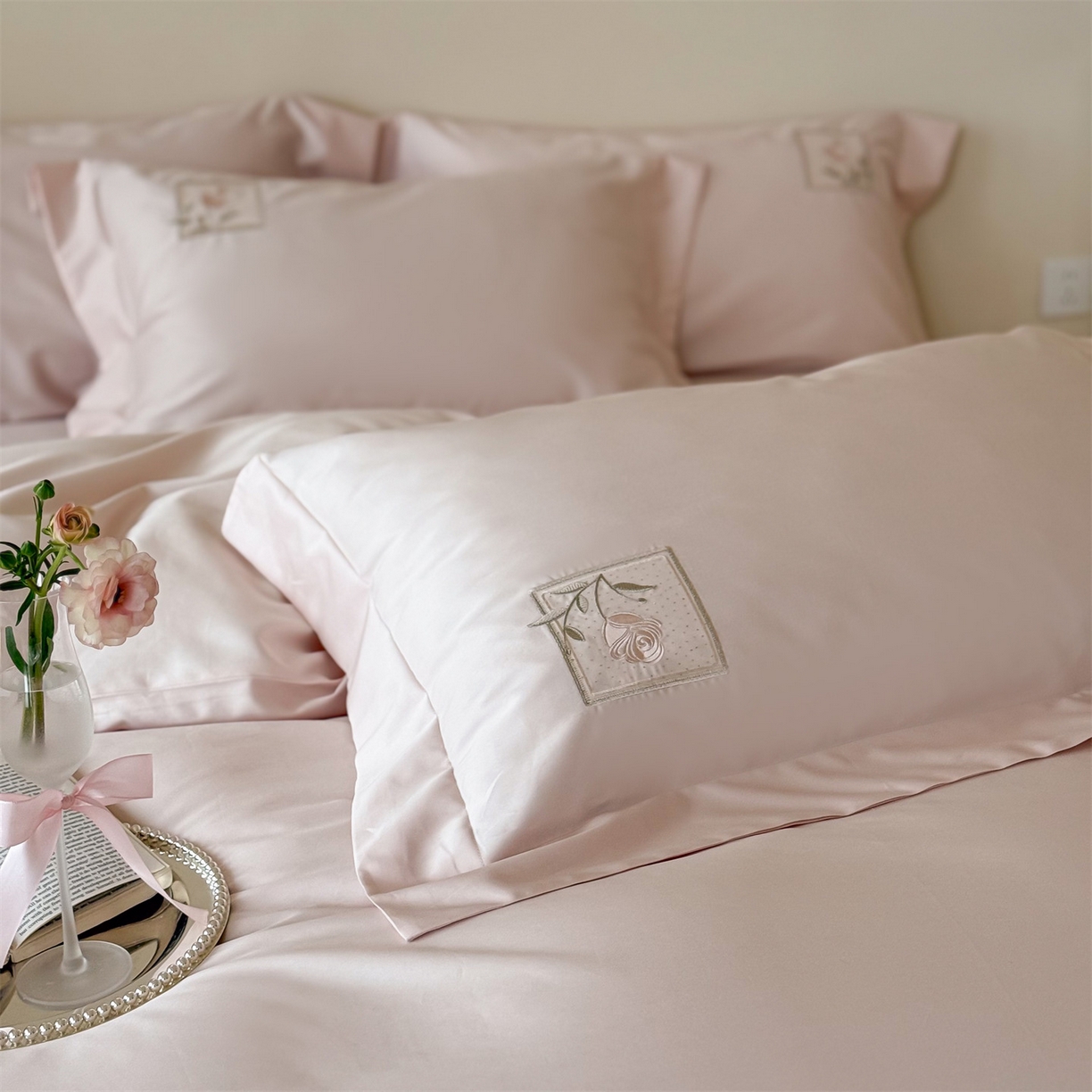 91家纺网 家纺一手货源 找家纺 泽西 2026新品刺绣50s双股全棉长绒棉宽边四件套-花栖 花栖-公主粉【控价358-378】