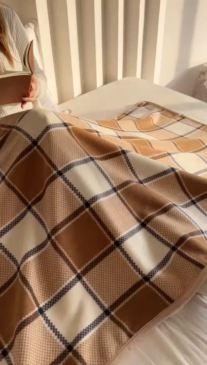 91家纺网 家纺一手货源 找家纺 丹本家纺 2026新款跨境电商爆款多功能办公室午休毯礼品毯可穿披肩盖毯毛毯毯子 奶咖