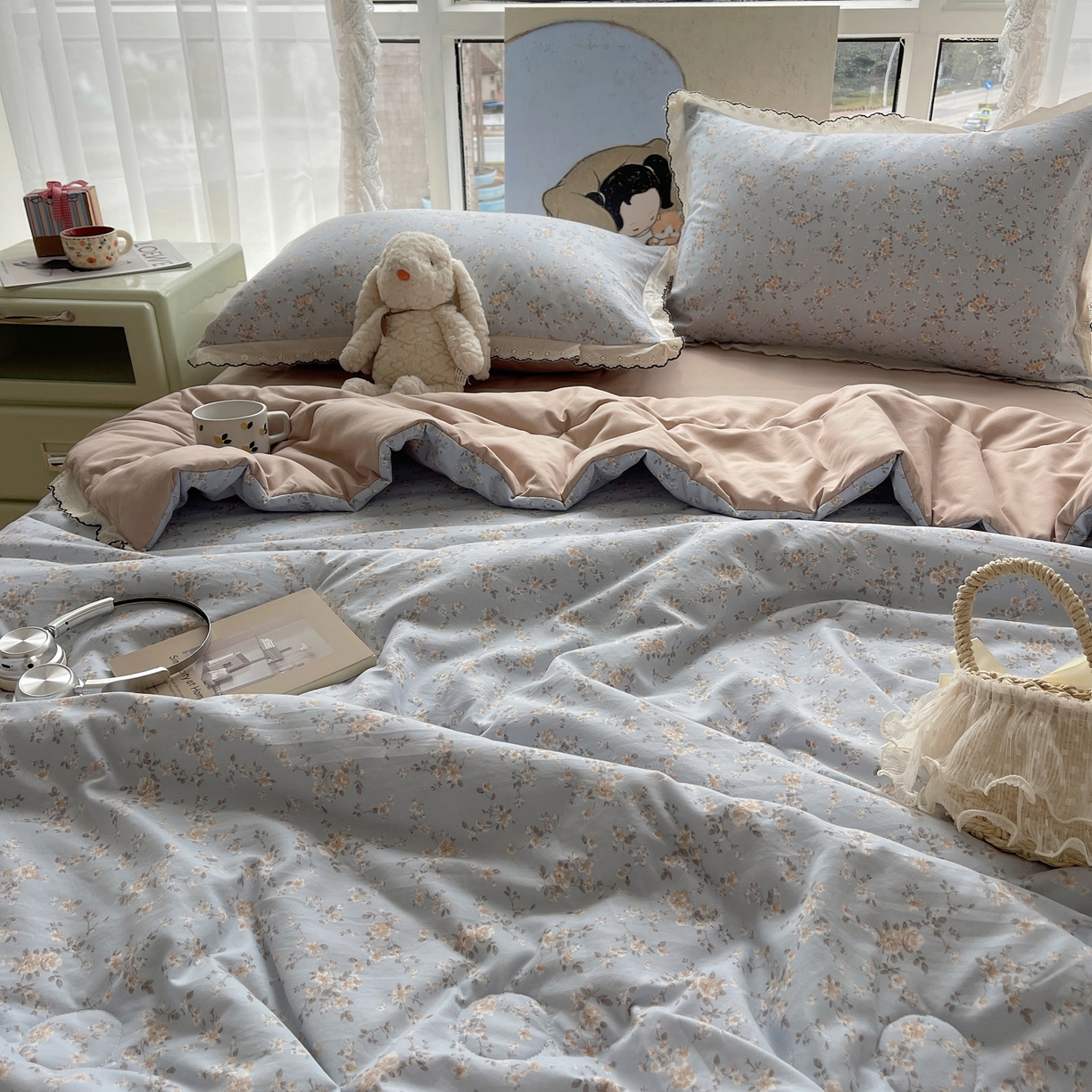 91家纺网 家纺一手货源 找家纺 宝士康家纺 2026新款10A抗菌全棉黑色花边云朵棉单夏被/夏被四件套 云朵棉-浅蓝花夕