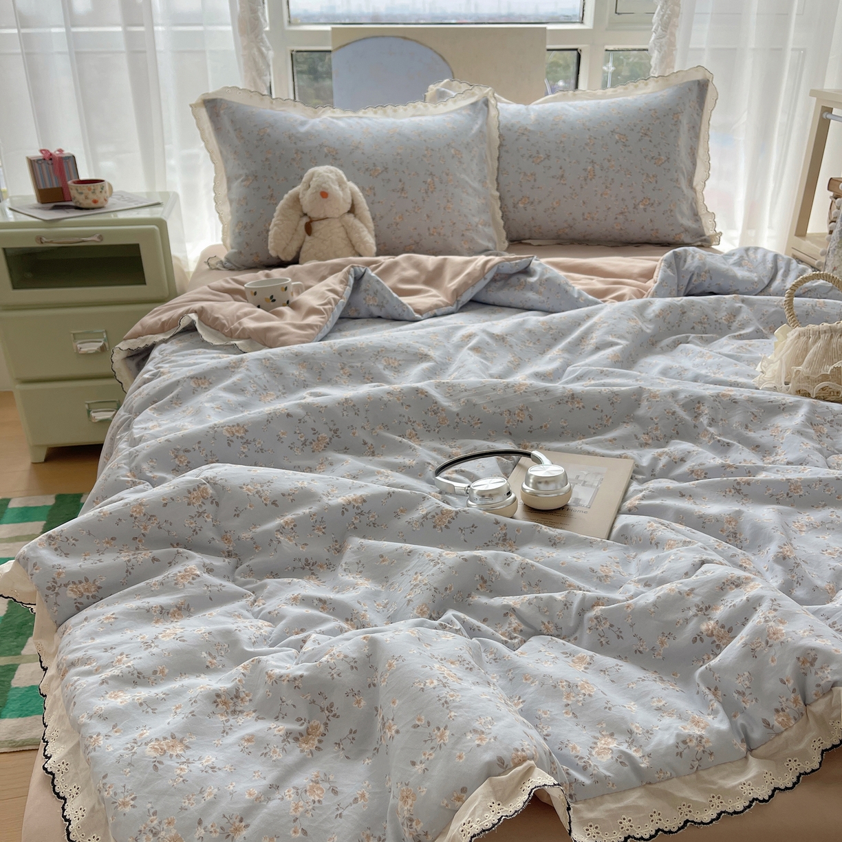 91家纺网 家纺一手货源 找家纺 宝士康家纺 2026新款10A抗菌全棉黑色花边云朵棉单夏被/夏被四件套 云朵棉-浅蓝花夕