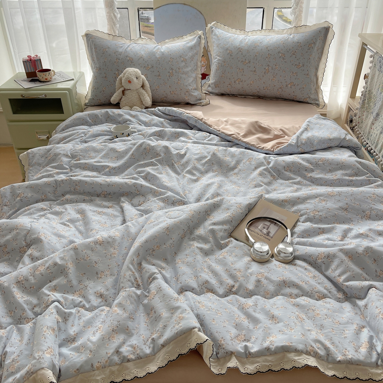 91家纺网 家纺一手货源 找家纺 宝士康家纺 2026新款10A抗菌全棉黑色花边云朵棉单夏被/夏被四件套 云朵棉-浅蓝花夕