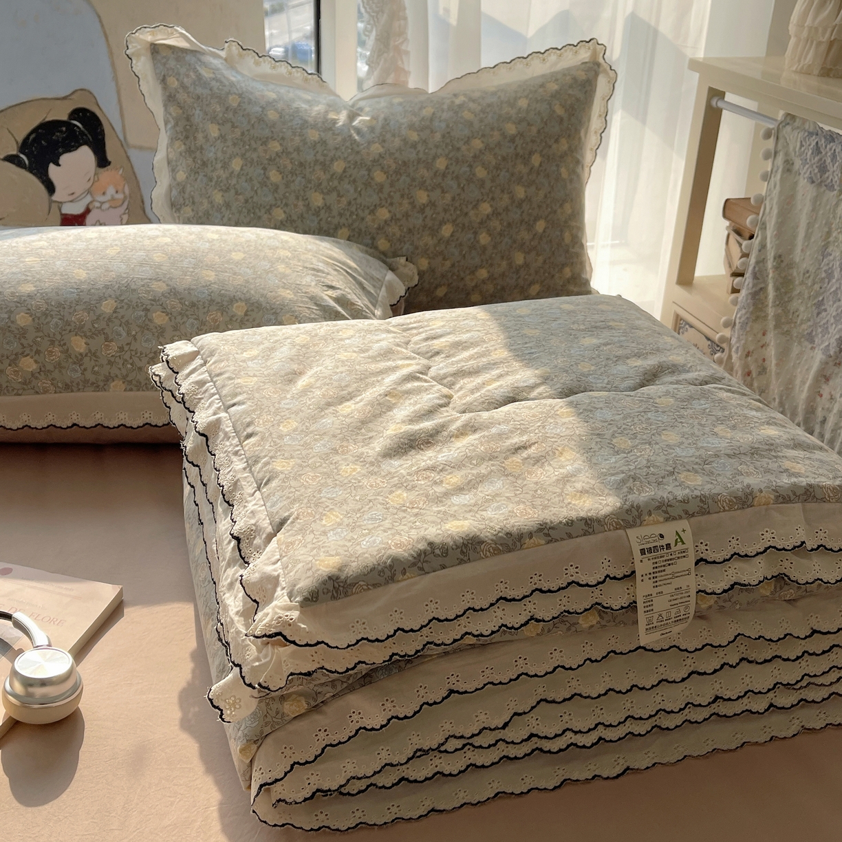 91家纺网 家纺一手货源 找家纺 宝士康家纺 2026新款10A抗菌全棉黑色花边云朵棉单夏被/夏被四件套 云朵棉-青黛花笺